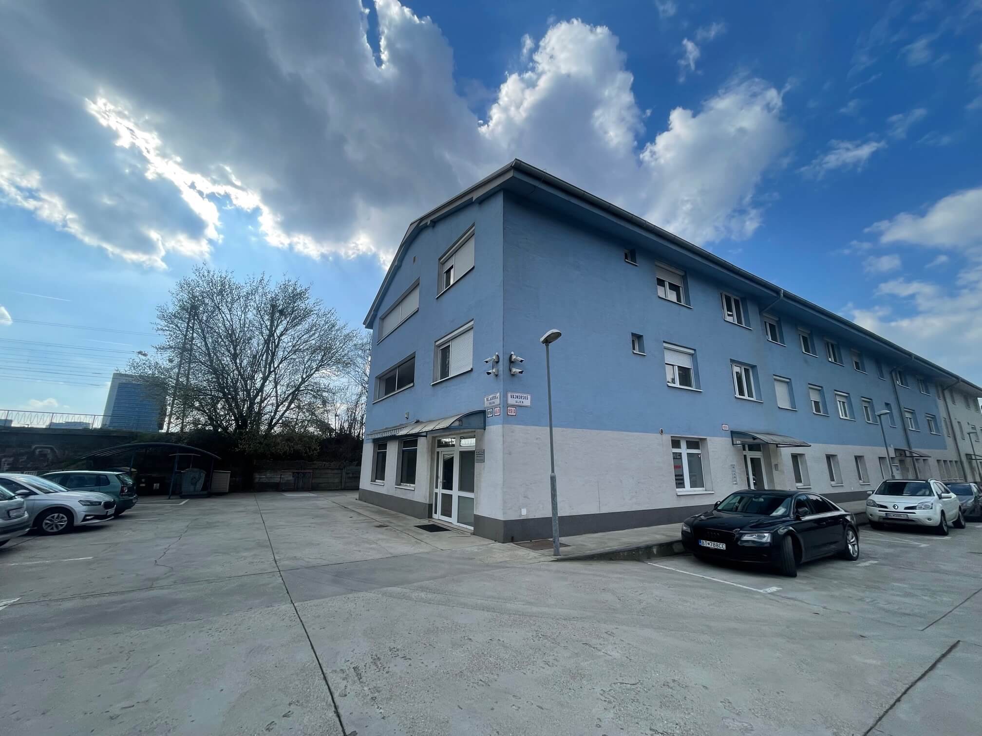 3 izbový byt, Vajnorská, úžitková plocha 113m2, plus loggia 8m2, balkón 6m2, pivnica, garáž, 2 parkovacie miesta vonku-19